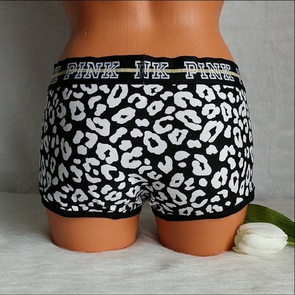 Size L🌺PINK VICTORIA'S SECRET LOGO BOYSHORT.nwt - Picture 3 of 4